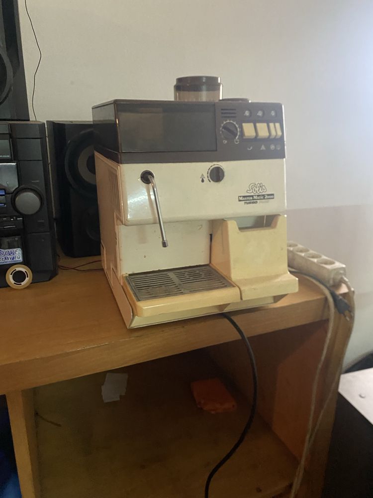 Maquina de cafe com moinho