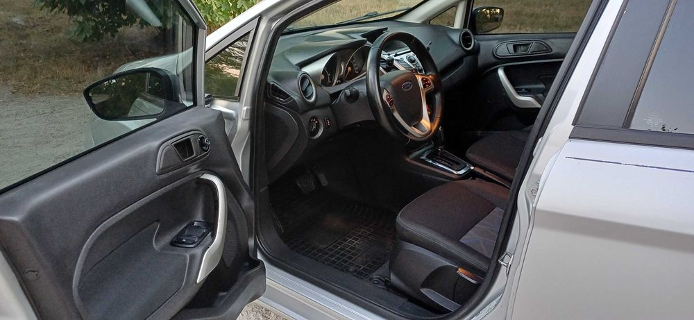 Ford Fiesta 1.6 Автомат 2011 року в гарному стані