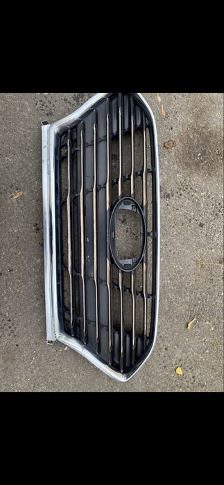 Продам решетку переднего бампера
