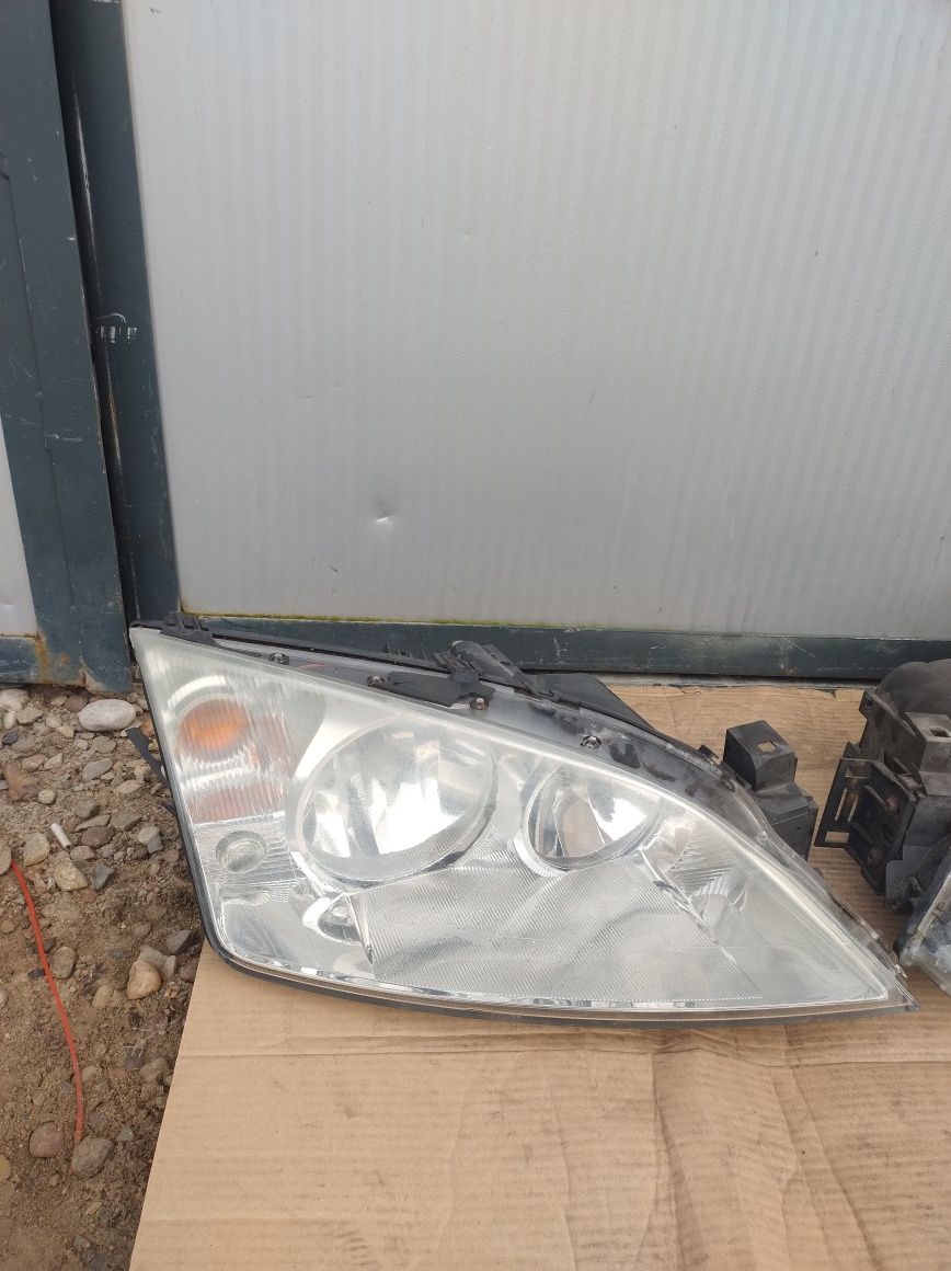 Lampa reflektor Ford Mondeo MK3