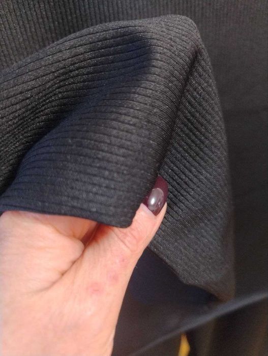 Женский костюм свободного кроя в рубчик