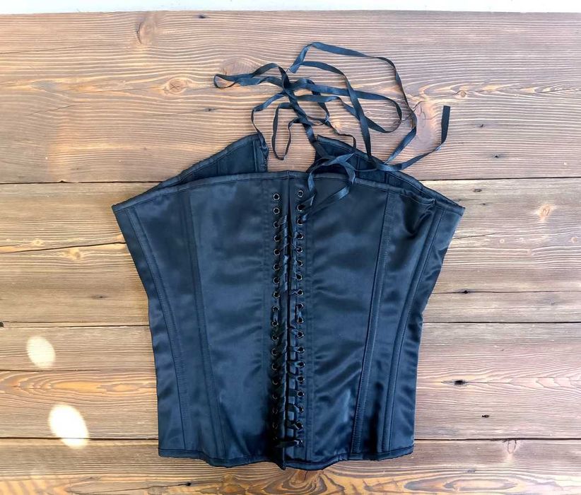 Корсет черный атласный UK 14, E.U. 40