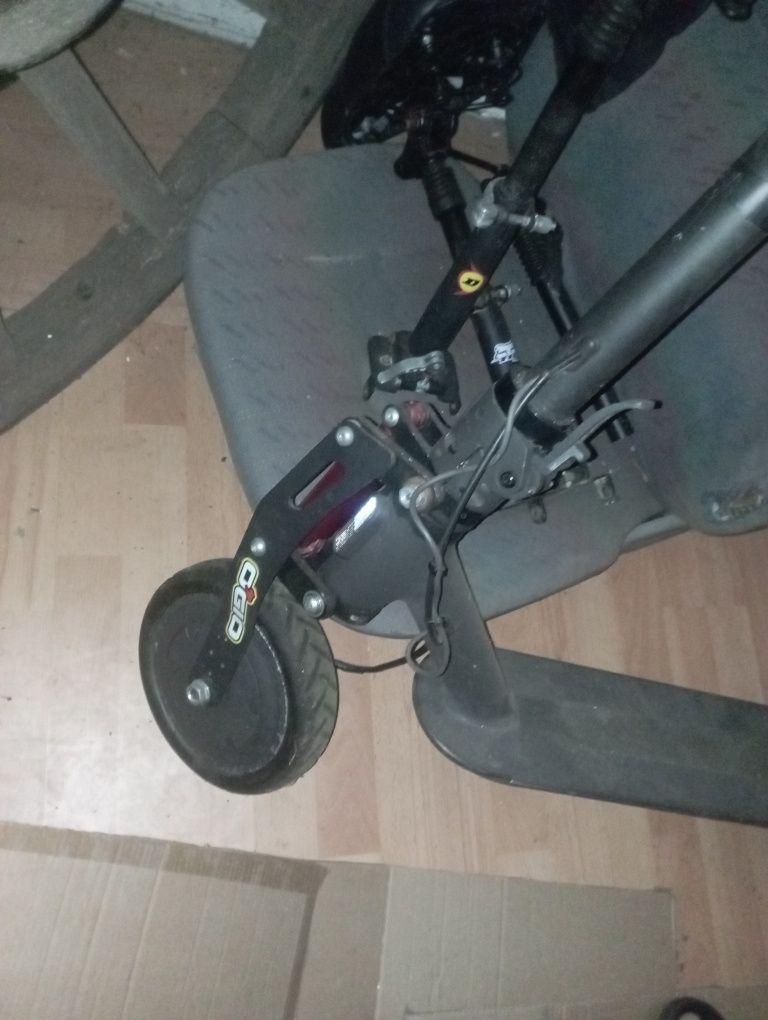 Vendo 2 trotinetes para peças