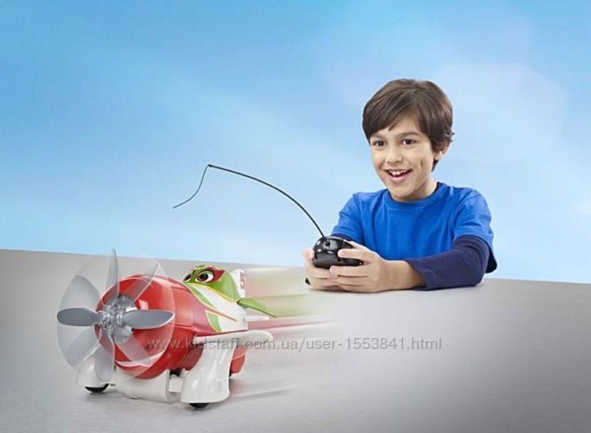 Літак Чупакабра на пульті управління герой мультфільму Літачки Planes