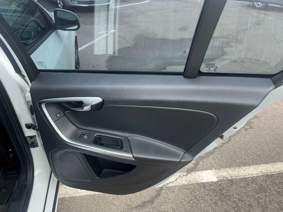 Volvo V60 (facelift) 2.0 дизель 2016 із Нідерландів