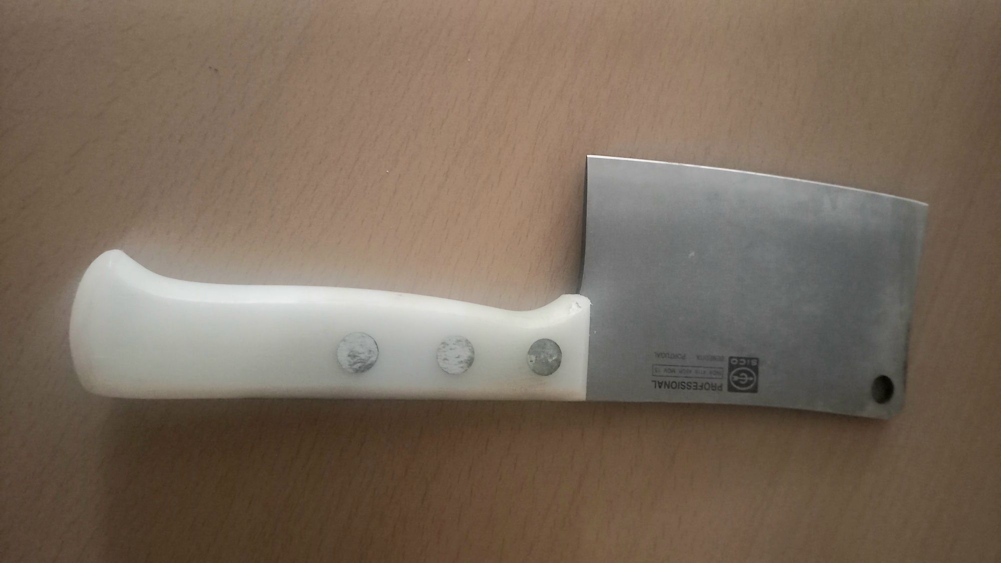 Facas profissionais de marca Cuprel e Sico