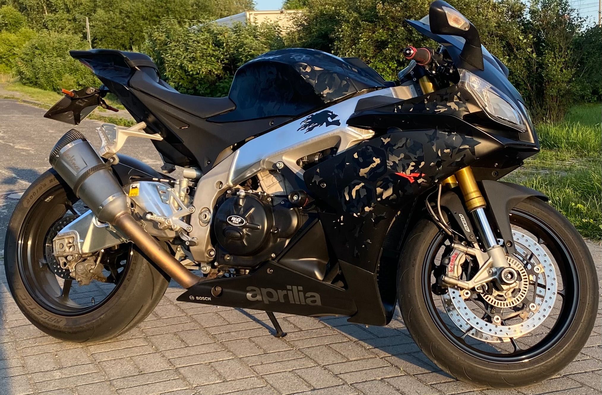 Aprilia rsv4 nie r1 cbr gsxr zx10r