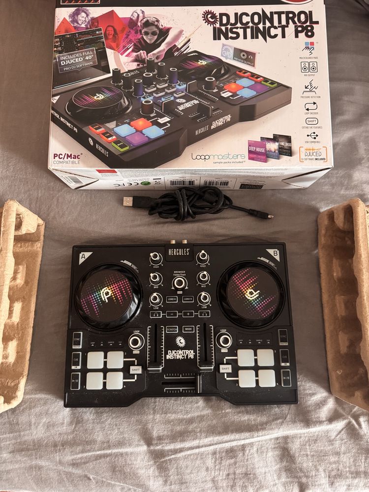 Mesa de DJ Hercules Instinct P8