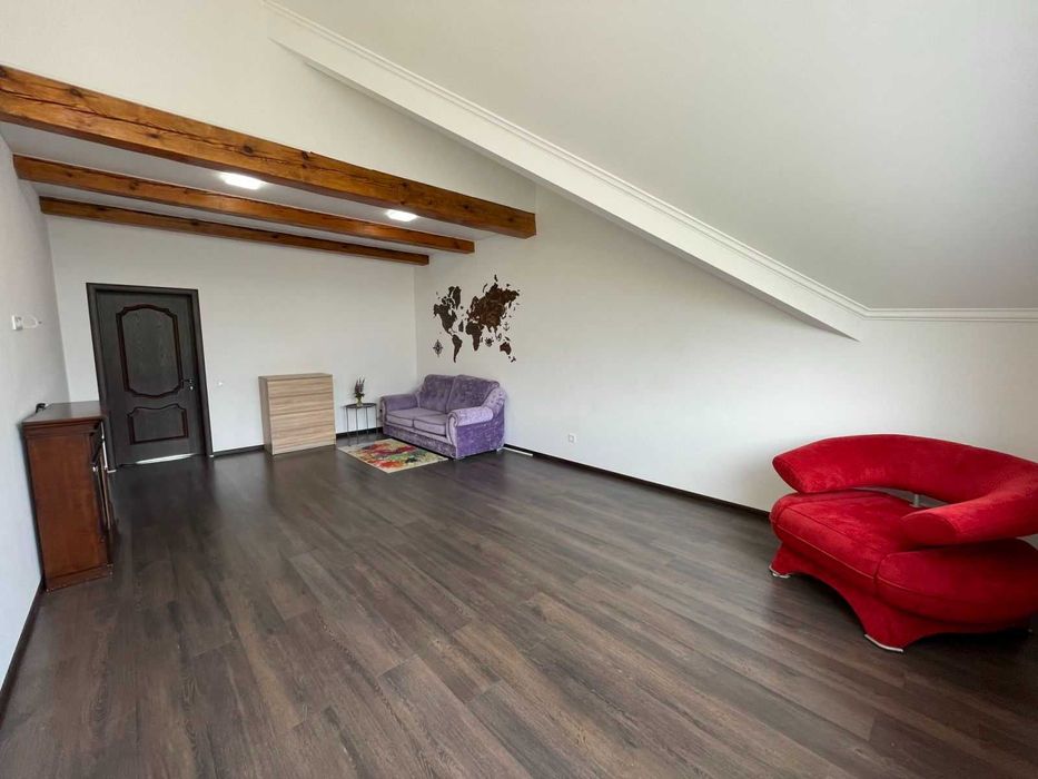 Простора дворівнева двокімнатна квартира в Ворзелі