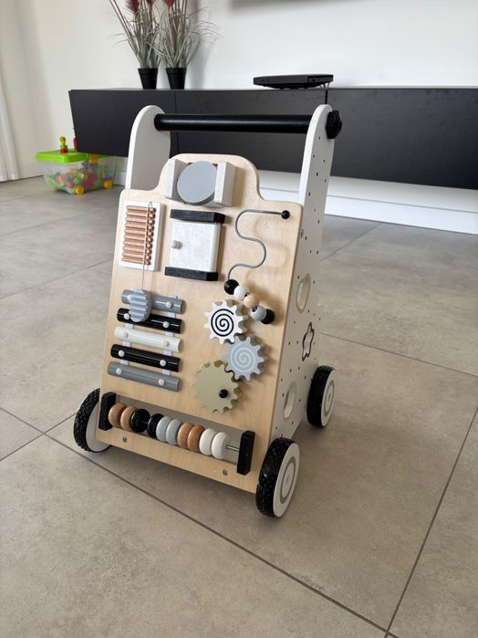 Pchacz jeździk drewniany