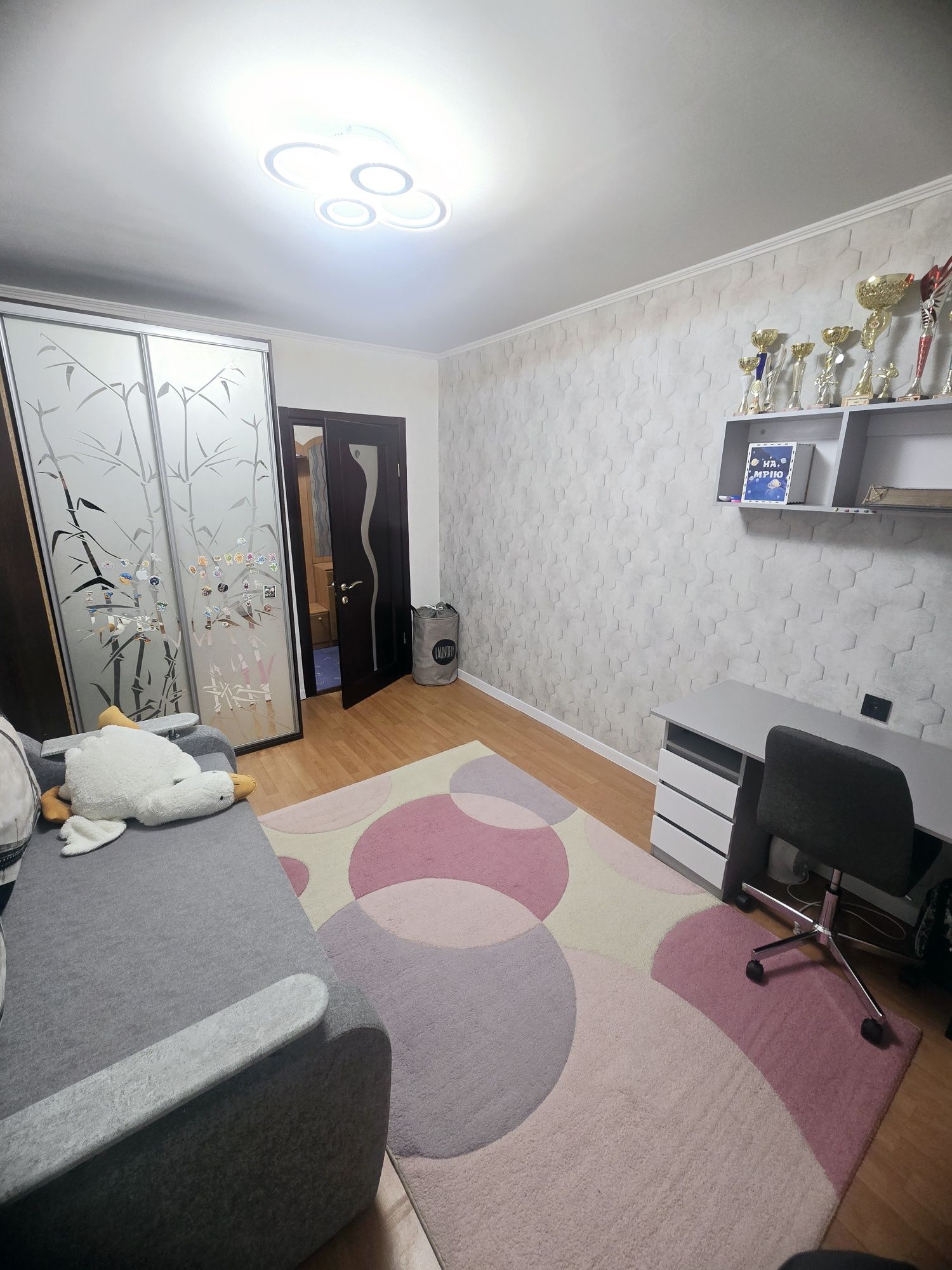 Продам 2 кім вул. Водограйна
