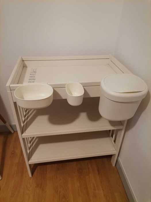 Mudador de fraldas madeira branca  45€