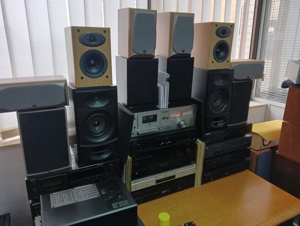 Amplificadores, leitores CD, decks cassetes