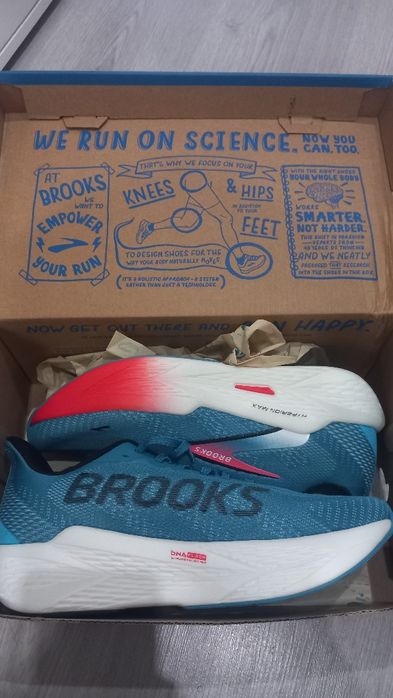 Vendo ténis da BROOKS NOVOS