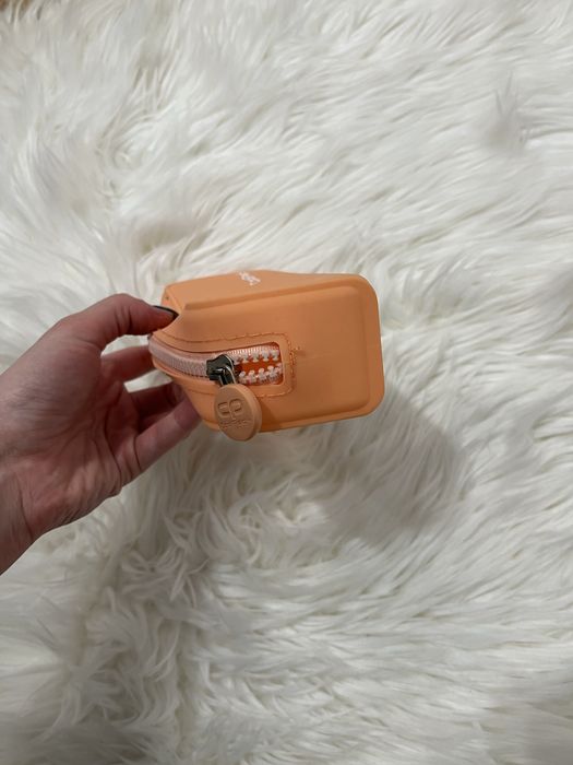 Pomarańczowy piórnik