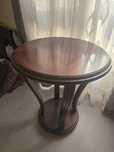 Mesa de apoio em mogno