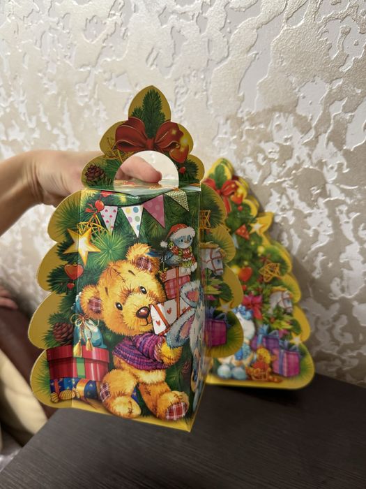 Новорічні коробки для цукерок