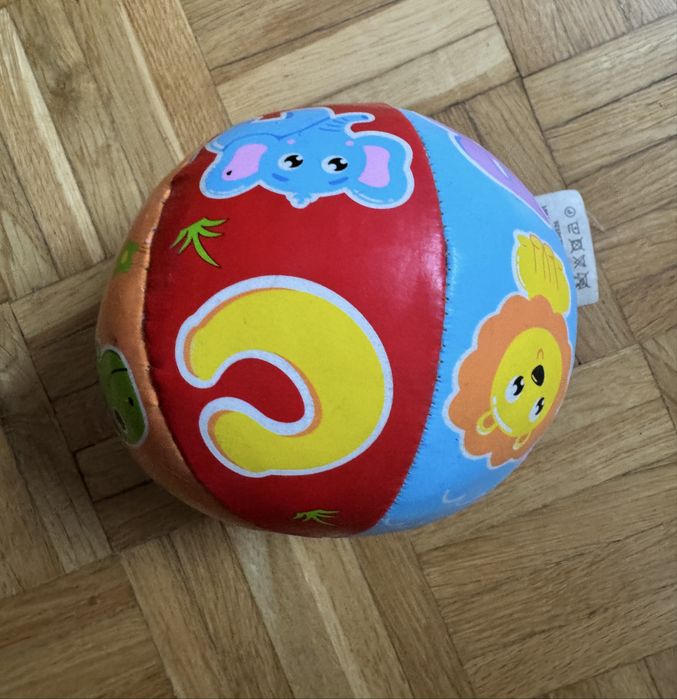 Piłka sensoryczna dla niemowlaka