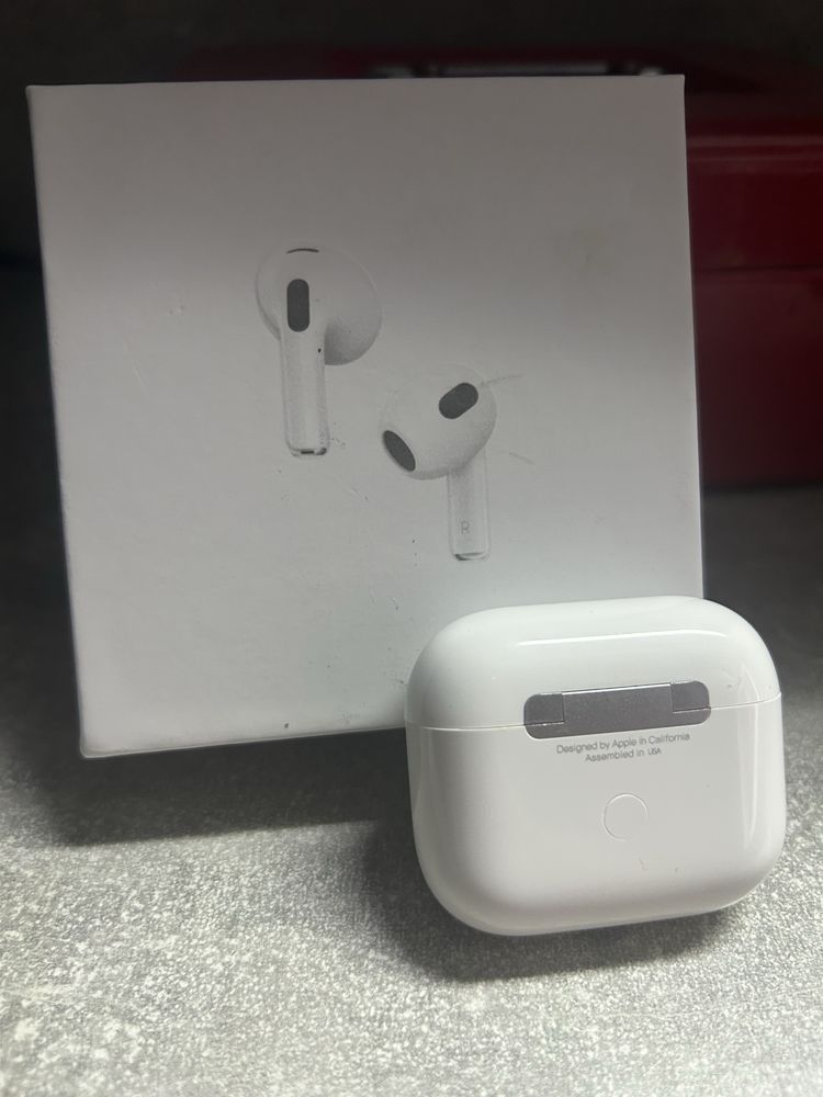 AirPods generacji 3