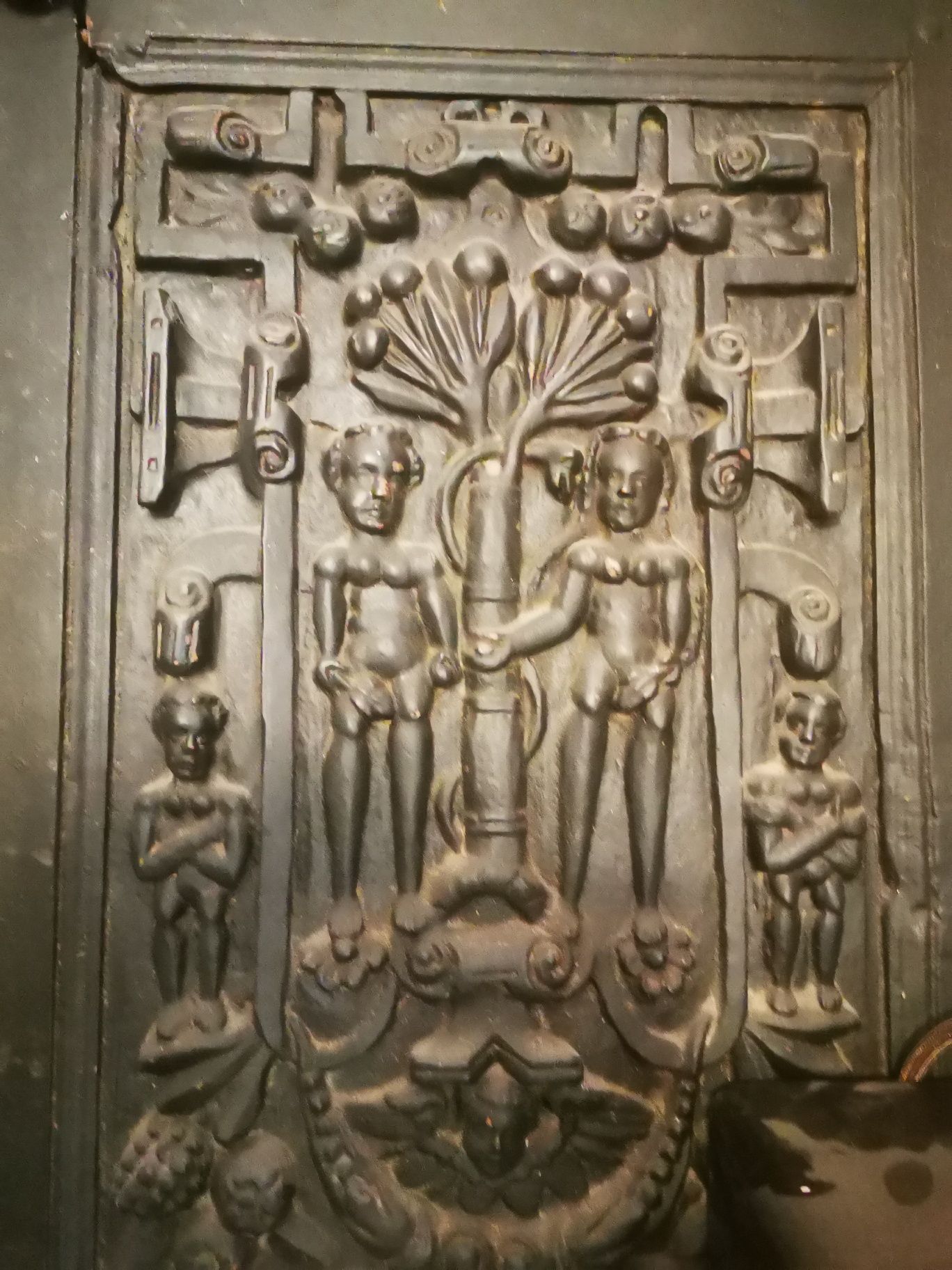 Ogromne renesansowe drzwi drewniane