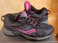 Продам женские трекинговые кроссовки Saucony