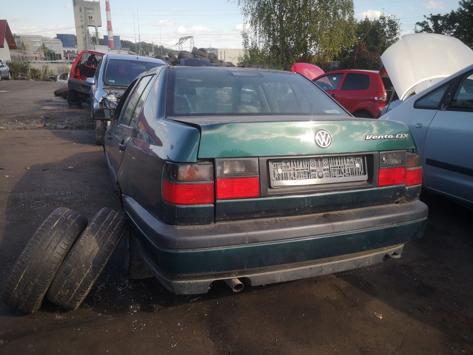 Volkswagen Vento A3 maska silnika LC6P