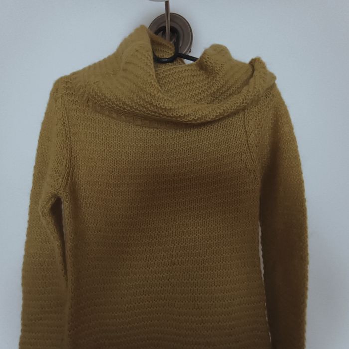 Piękny wełniany golf SOLAR