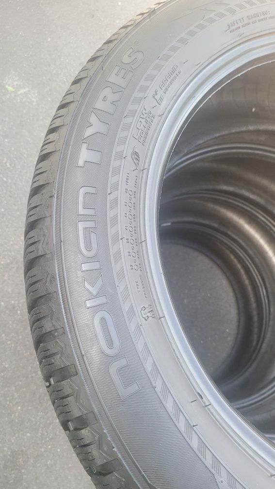 235 55 19 Nokian WR SUV4