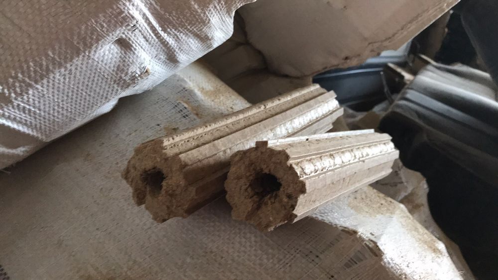 Продам брикеты из опилок твердых пород дерева