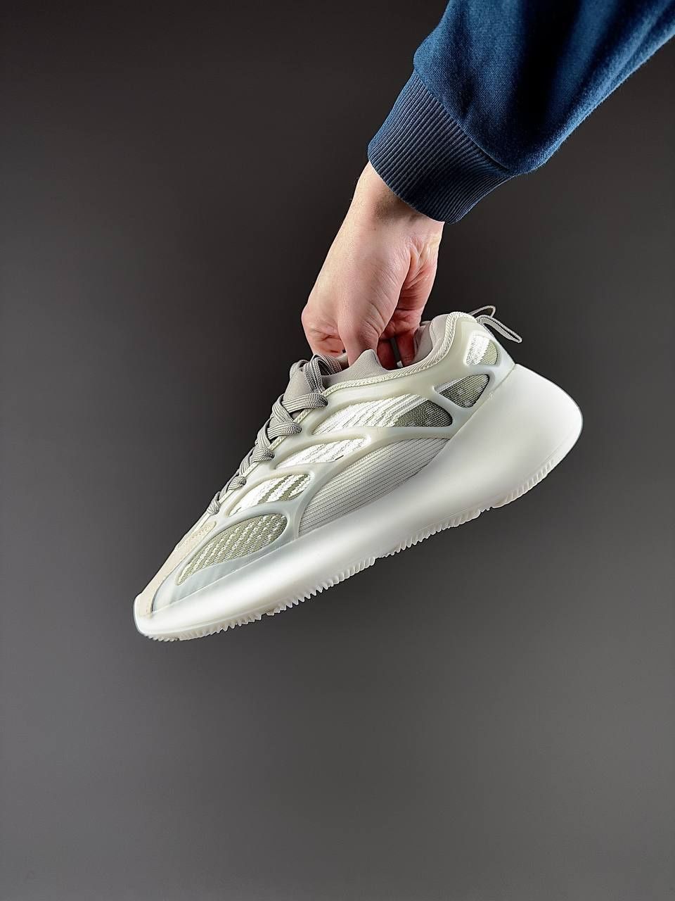 Кросівки чоловічі Adidas Yeezy Білі
Ціна - 1350
• Се