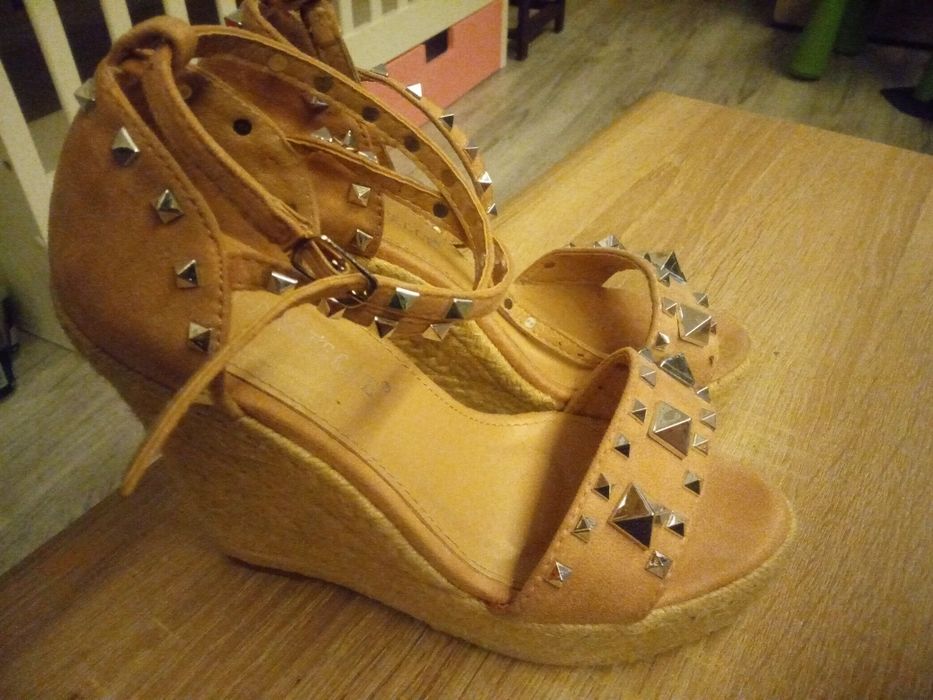 Sandały na koturnie 36 MEGA