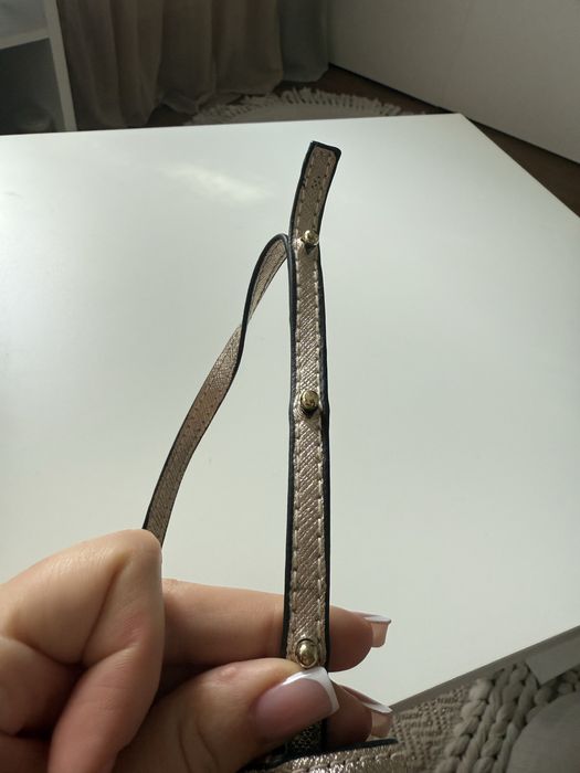 Złota torebka do ręki na pasku H&M kopertówka