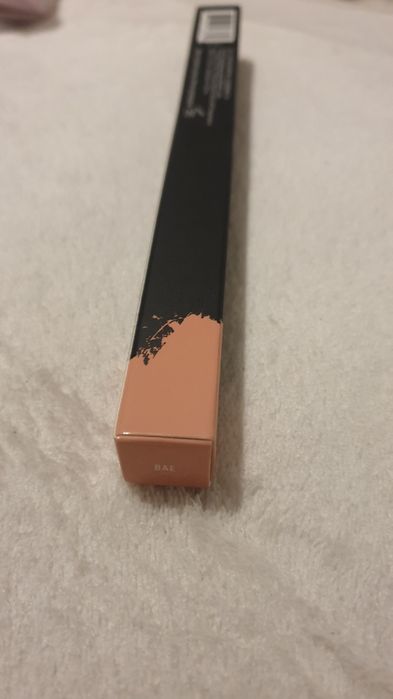 Morphe konturówka do ust kolor  BAE nudziakowy róż