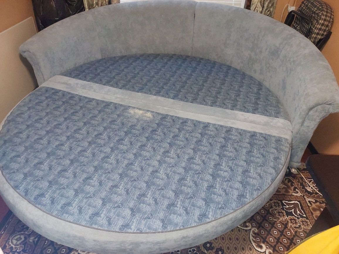 Круглый диван кровать + матрац