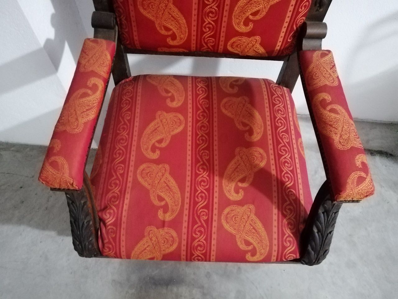 Cadeira antiga em madeira com + 400 anos