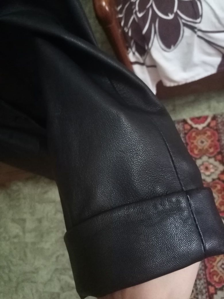 Кожаный чёрный плащ