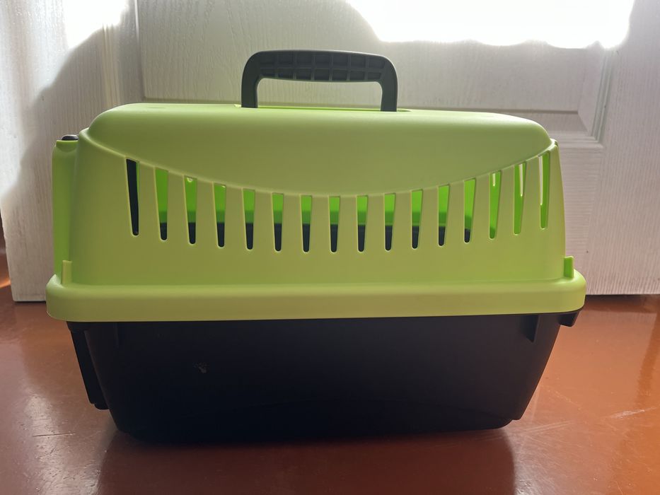 Переноска для котів і собак