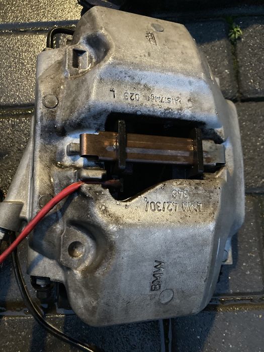 BMW g20 g21 zacisk lewy przód