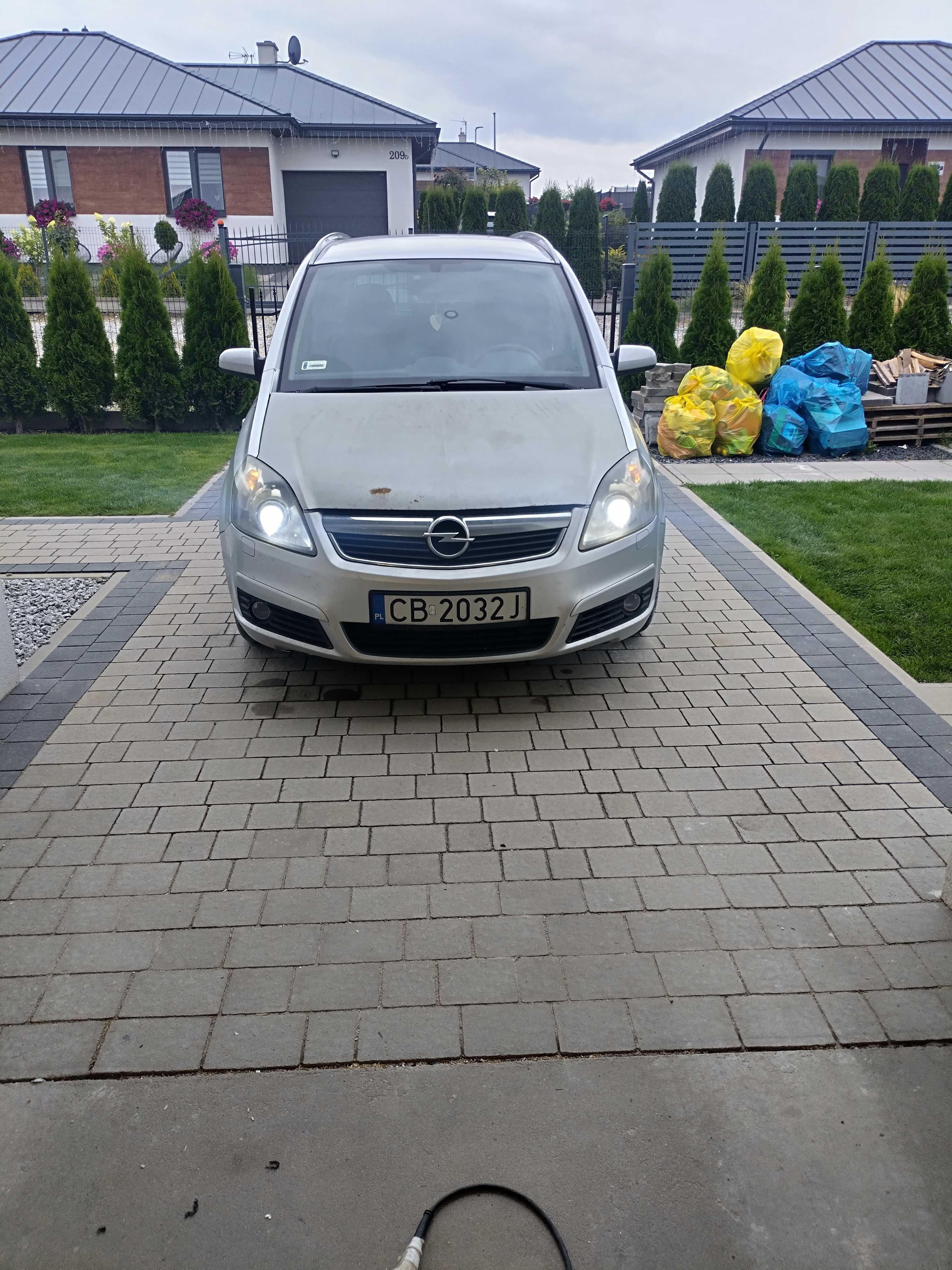Opel Zafira B 1.9 CDTI, 2006, 150km, 7-os, biksenon, climatronic
