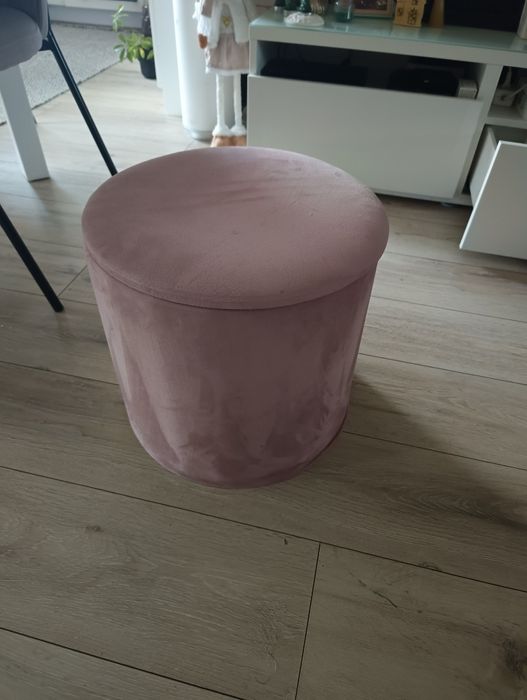 Pufa że schowkiem na zabawki. Smuxee.