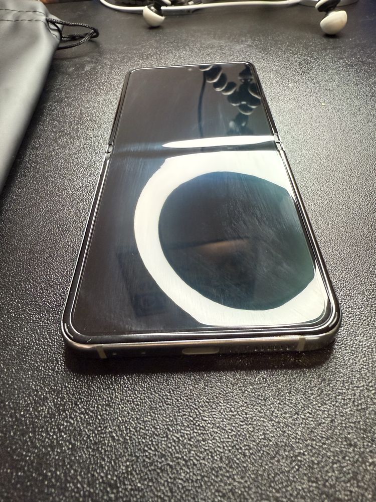 Samsung GALAXY Z flip 5 (como novo) *ainda com garantia*