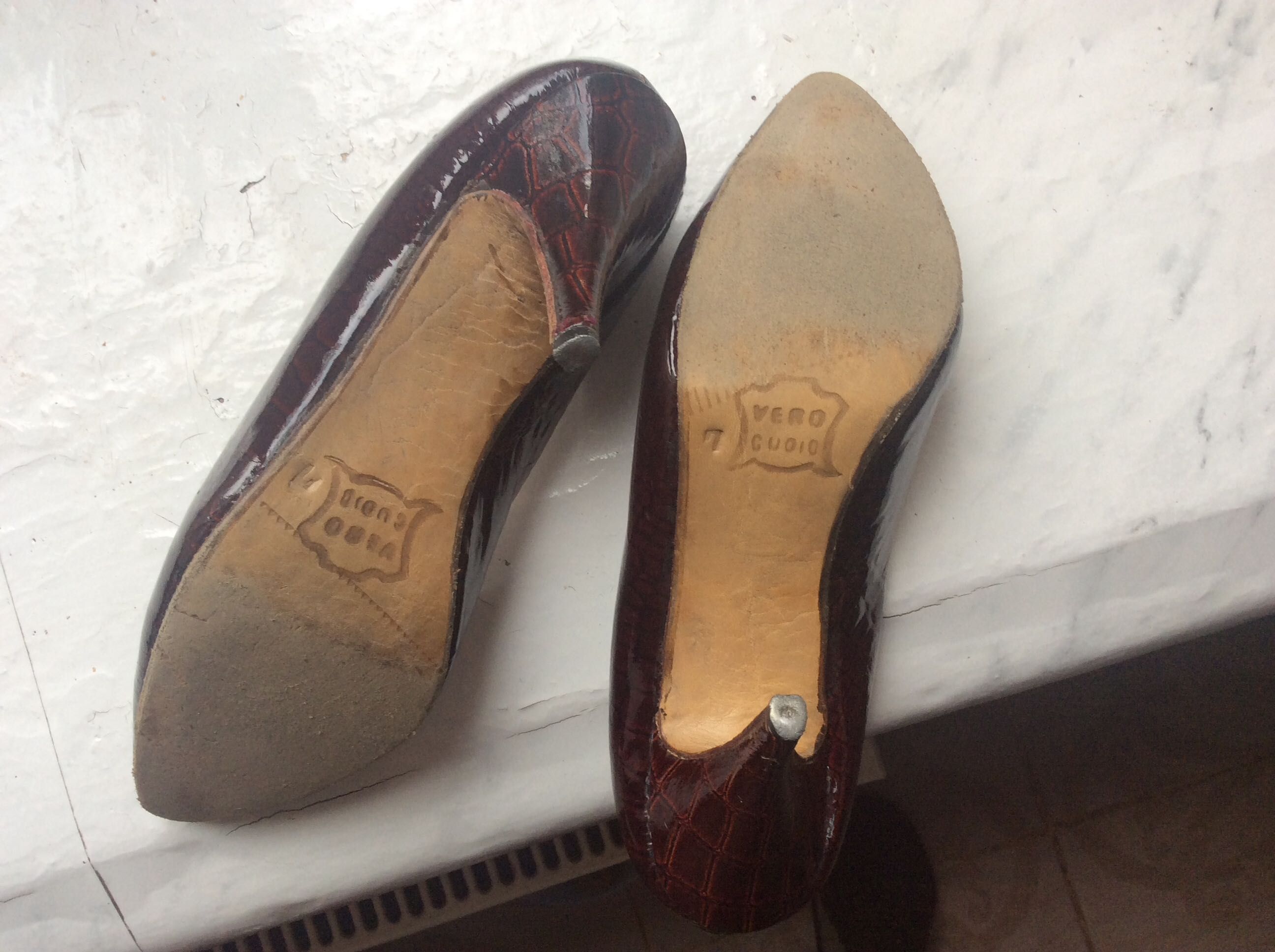 Туфли женские лакированные продам