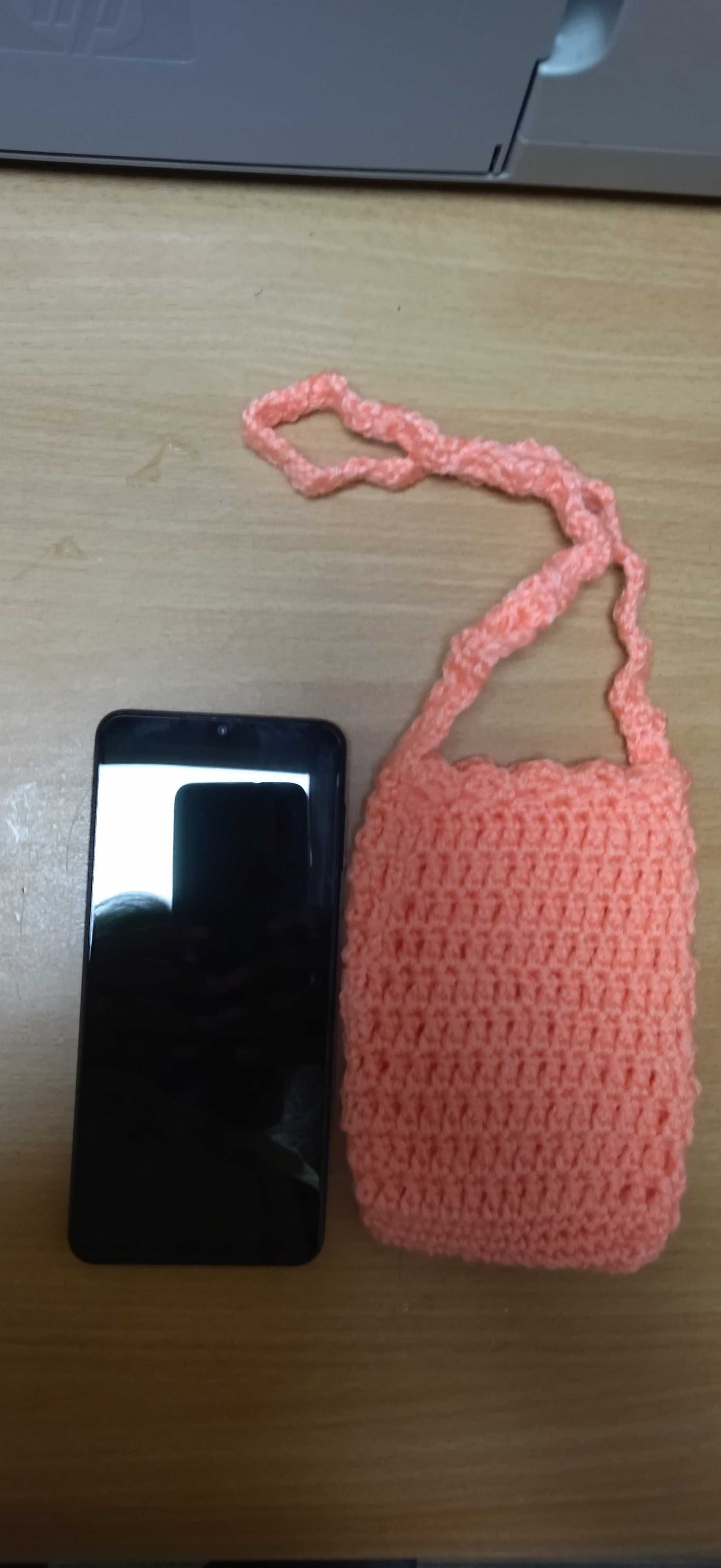 Bolsa para tm ou cartão da escola em crochet cor salmão com margarida