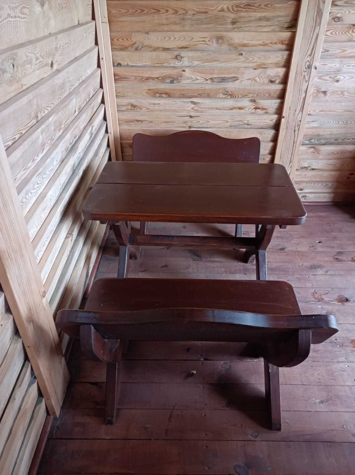 Stoł z dwiema ławkami dla dzieci