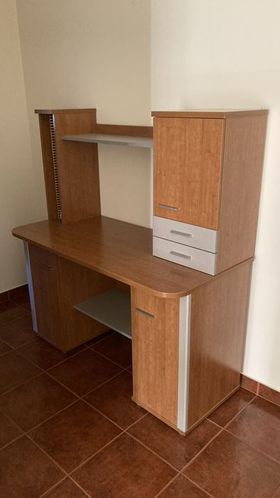 Secretaria com estante
