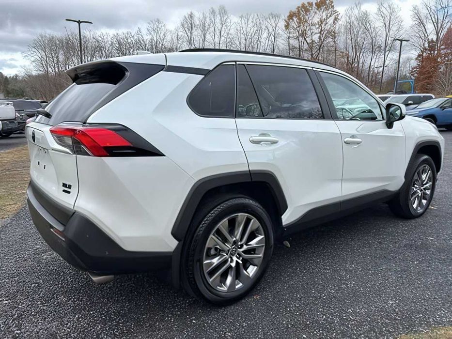 Toyota RAV4      2023