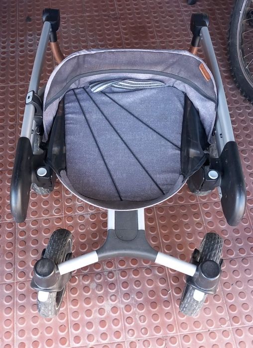 Carrinho Bebeconfort Nova4 Grey + Ovo CabrioFix Maxi Cosi + Isofix