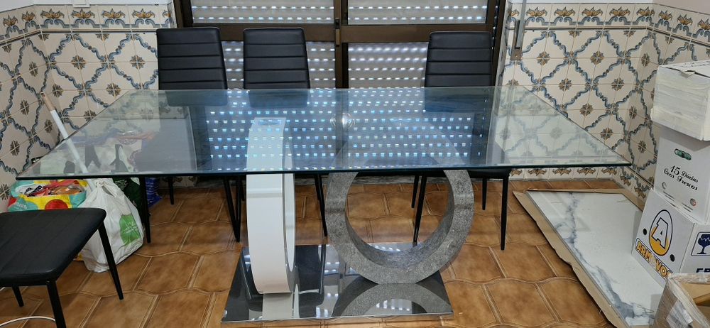 Conjunto mesa e cadeiras