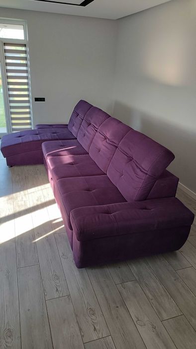 Диван у вітальню