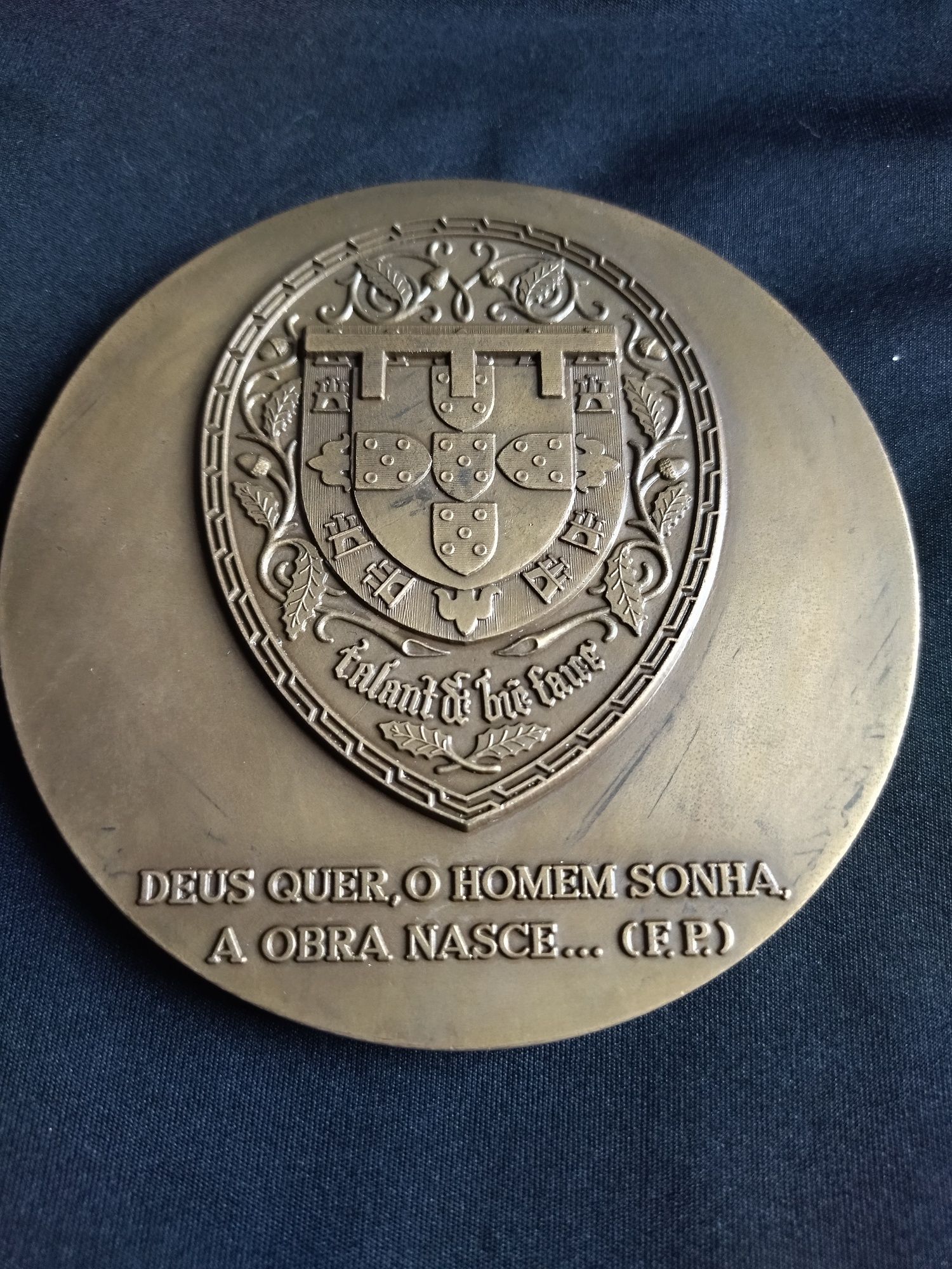 Medalha de Bronze Infante D. Henrique do Mestre Cabral Antunes